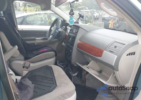 2008 Chrysler Town & Country Touring z USA, uszkodzony, nr VIN 2A8HR54P18R746688